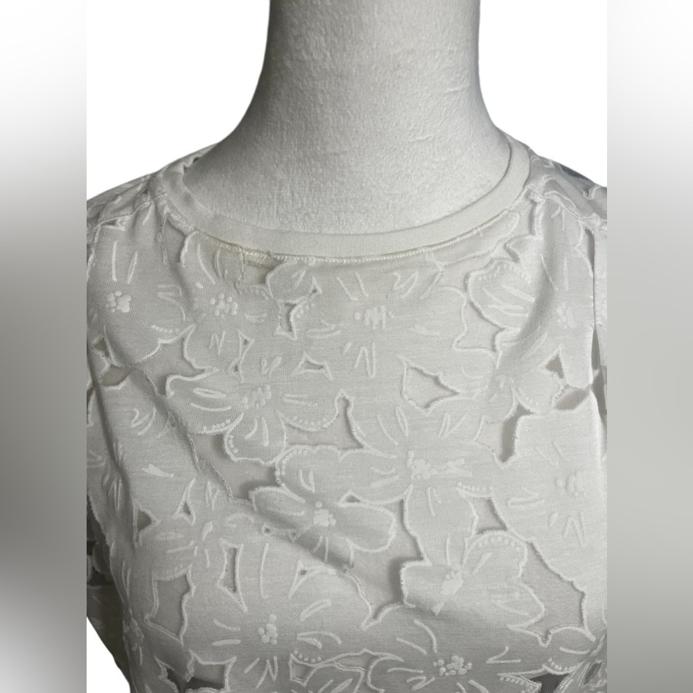 TED BAKER Women Sleeveless Crew Neck
ERICAH Floral BURNOUT White Vest oversized - Picture 4 of 15